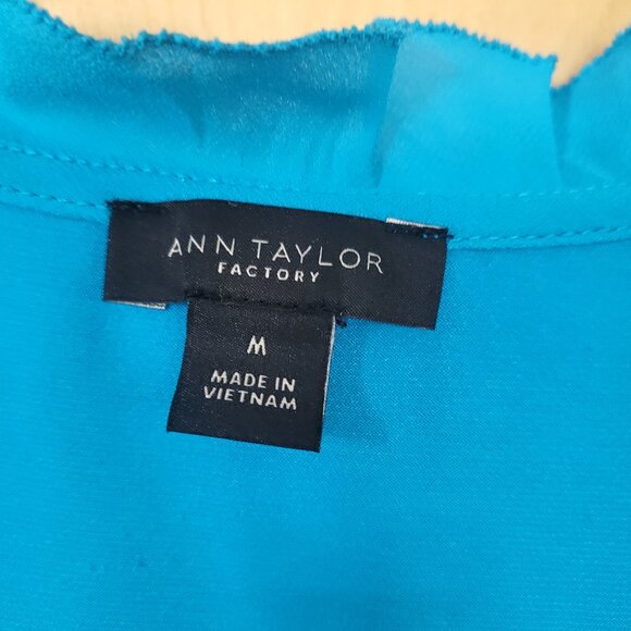 Ann Taylor Ruffle Neck Sleeveless Blouse Blue Print Size M - Picture 4 of 6